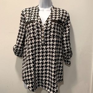 Houndstooth blouse with zippers